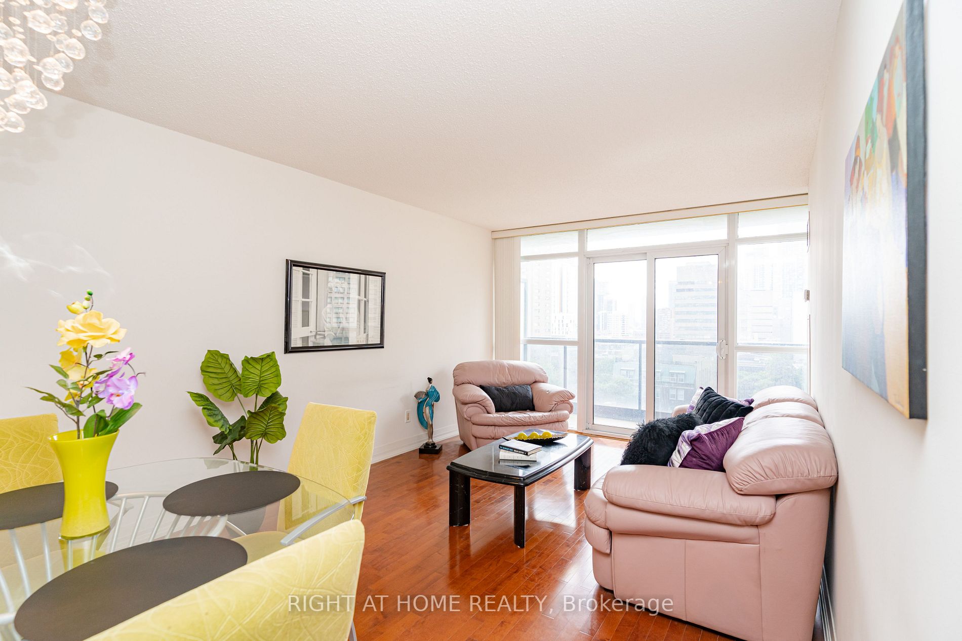 21 Carlton St, #1010