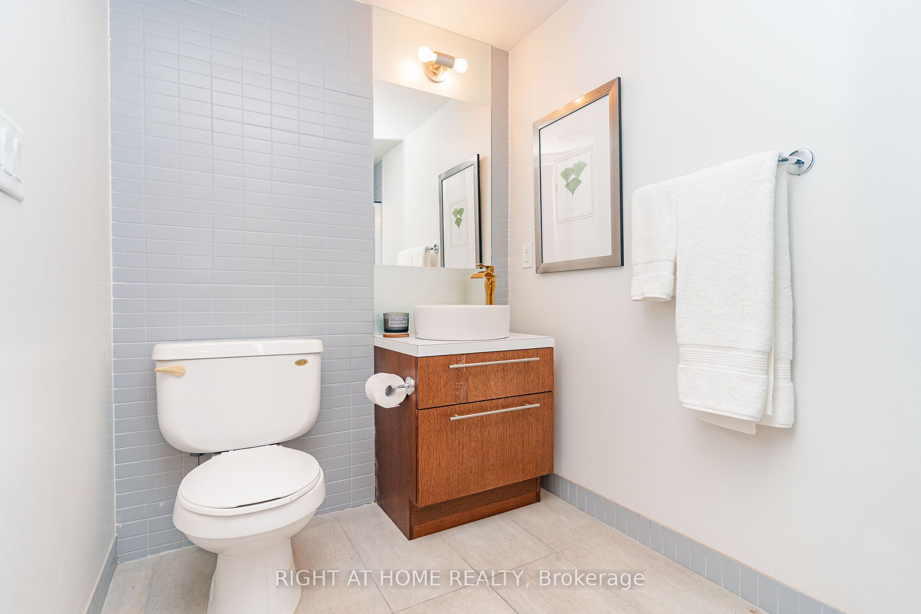 21 Carlton St, #1010