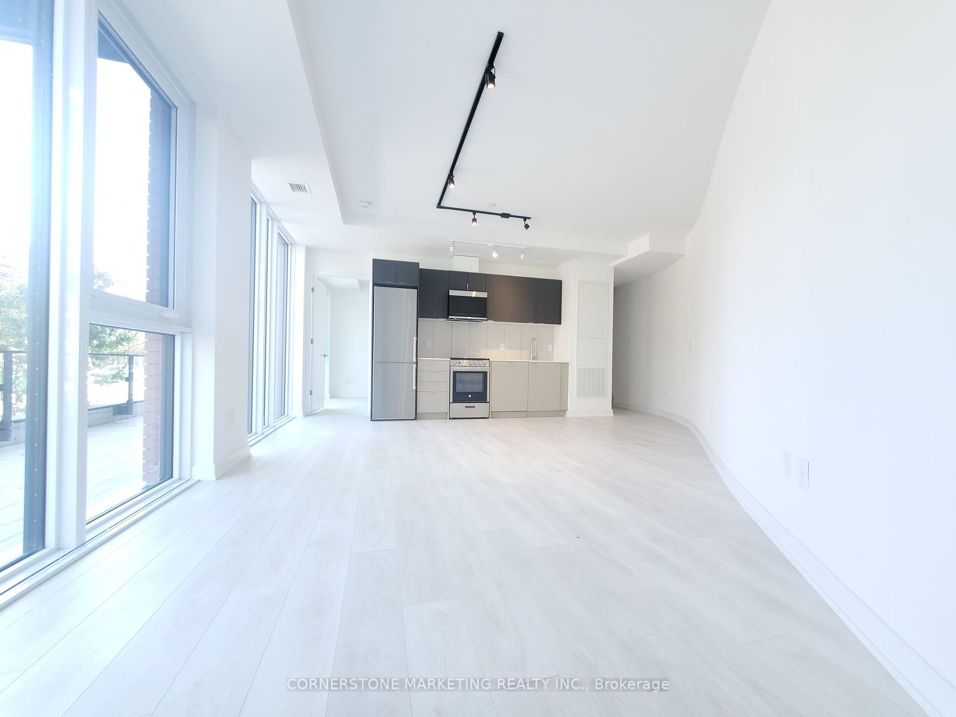 8 Tippett Rd, #101