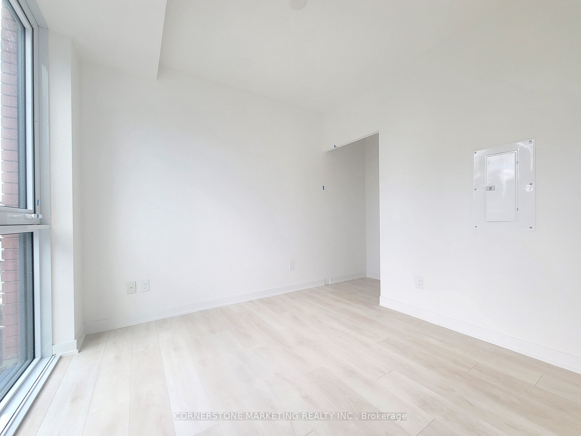 8 Tippett Rd, #101