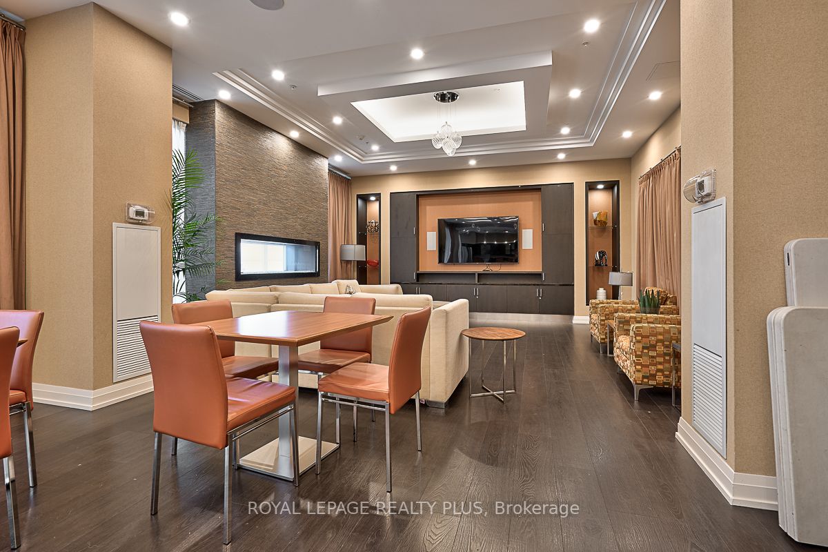 565 Wilson Ave, #W707