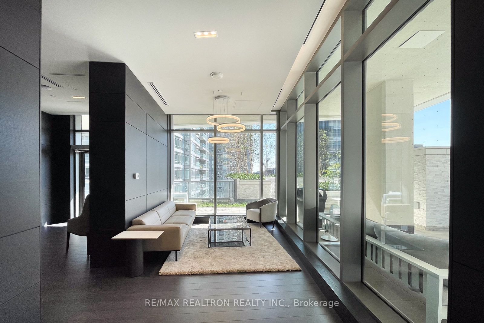2221 Yonge St, #5008