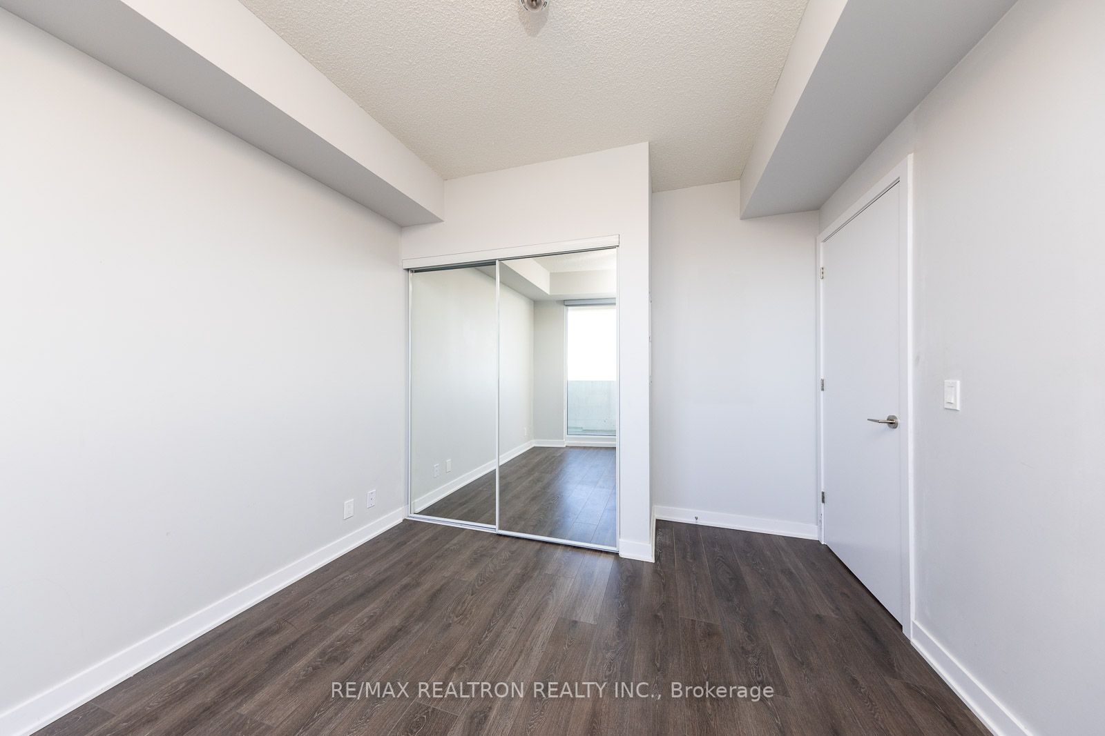2221 Yonge St, #5008