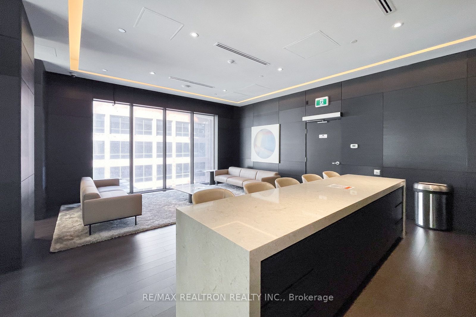 2221 Yonge St, #5008