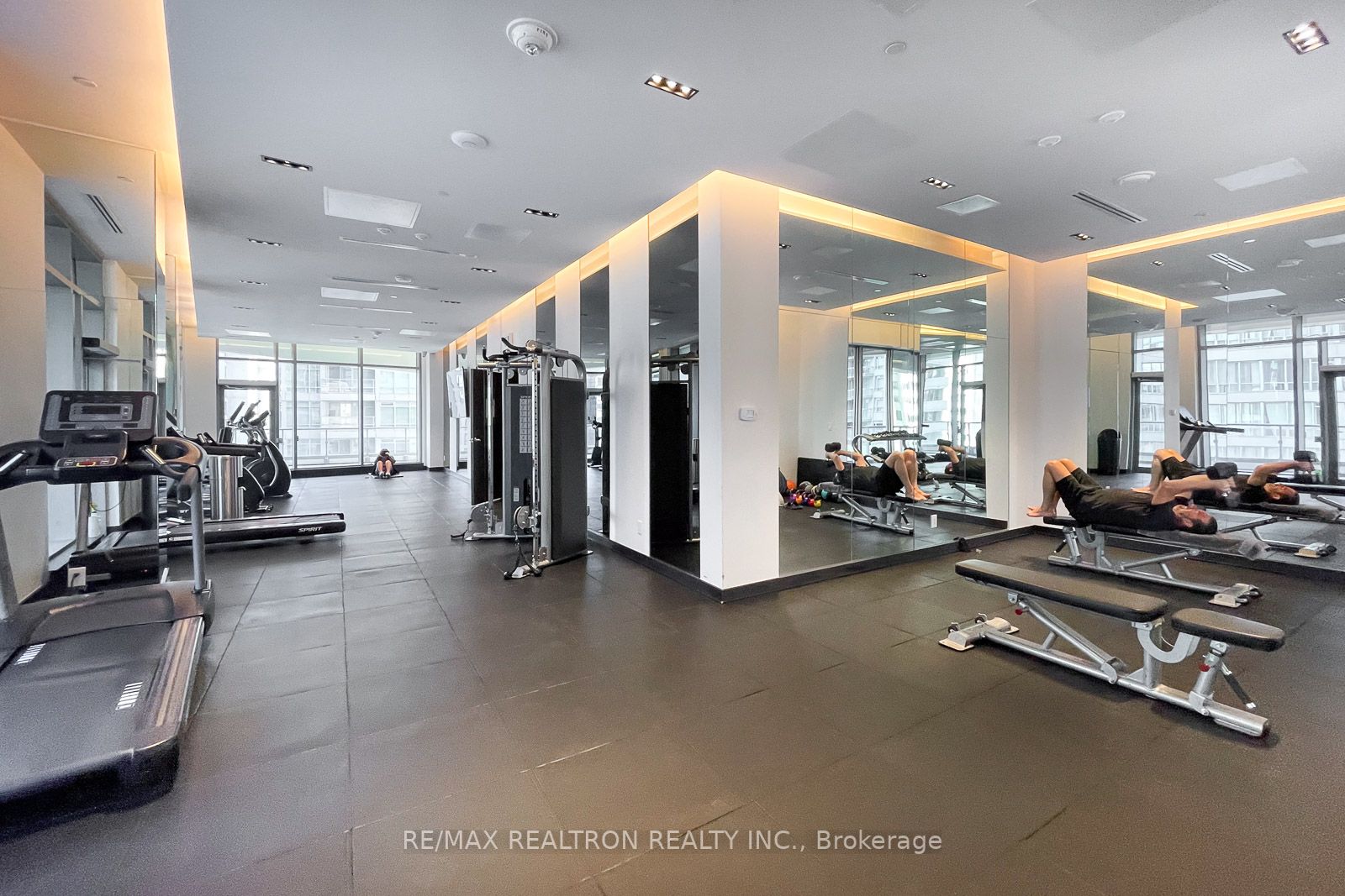 2221 Yonge St, #5008