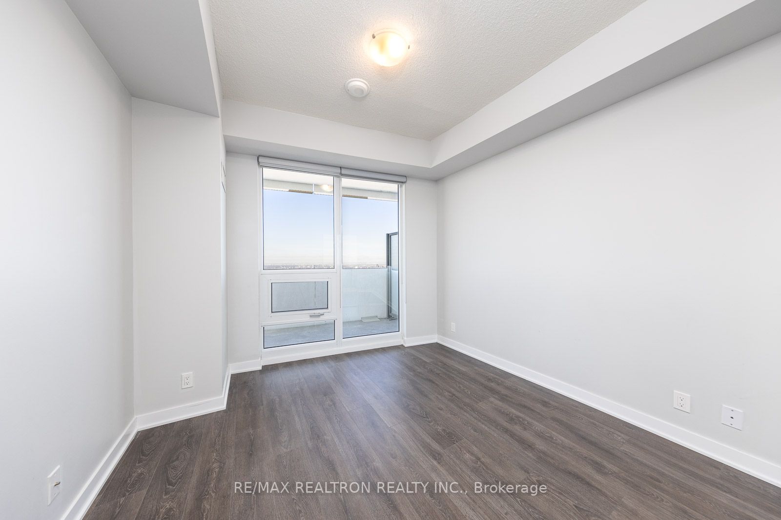 2221 Yonge St, #5008
