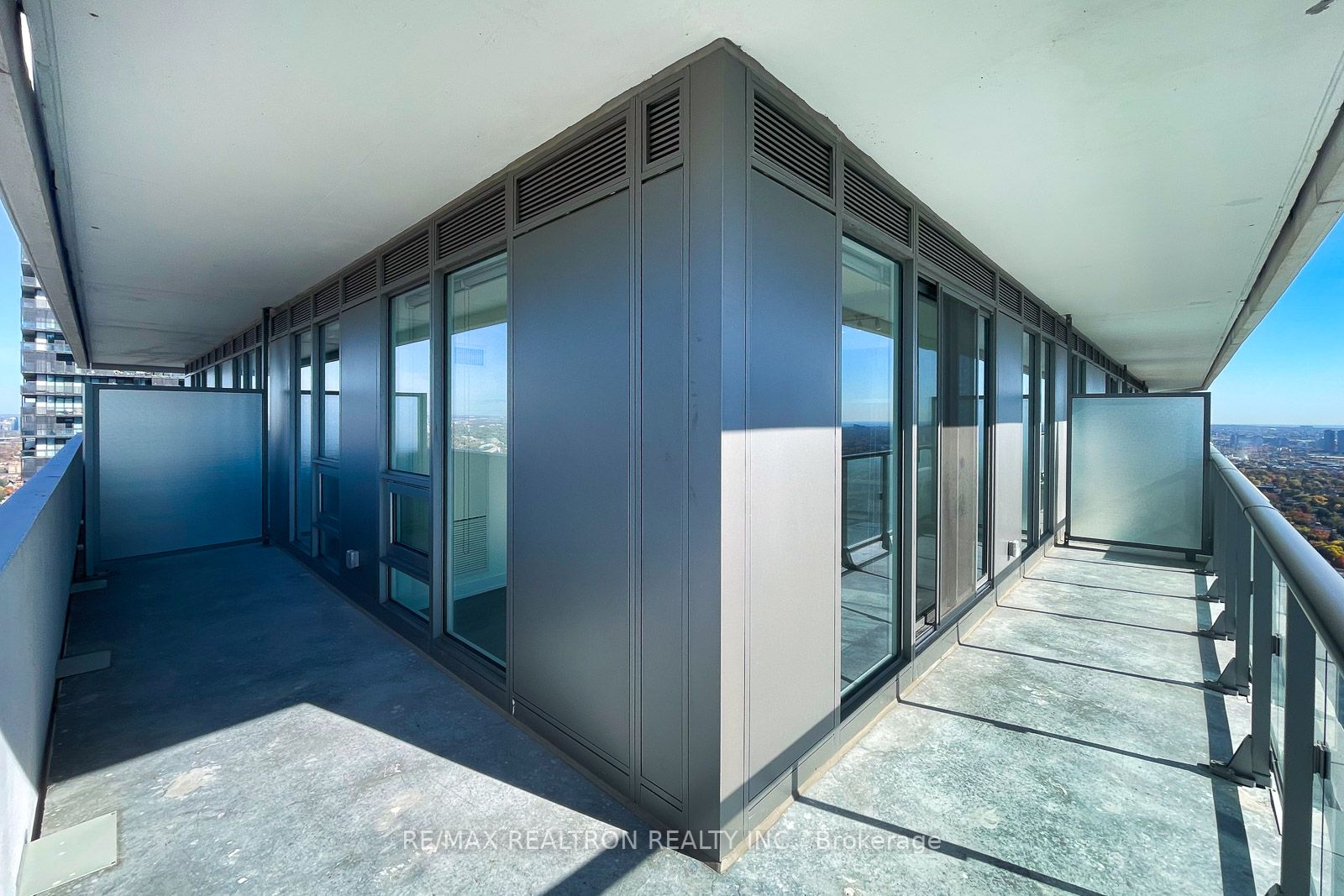 2221 Yonge St, #5008