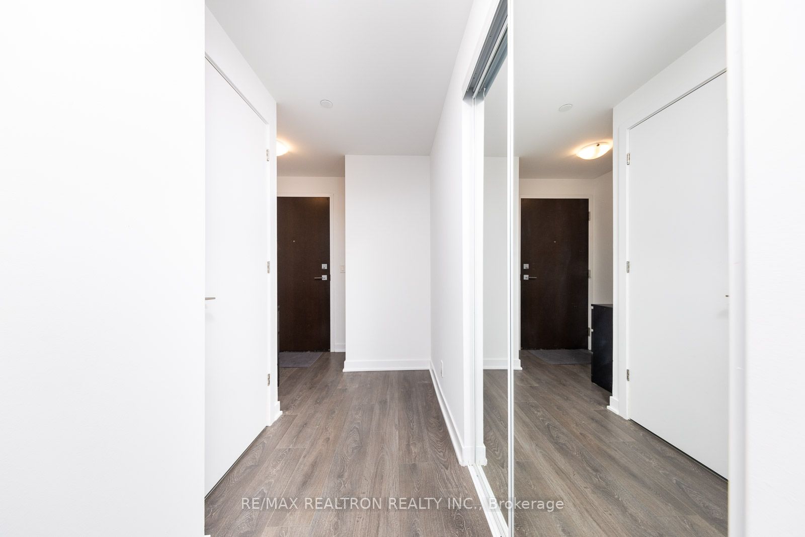 2221 Yonge St, #5008