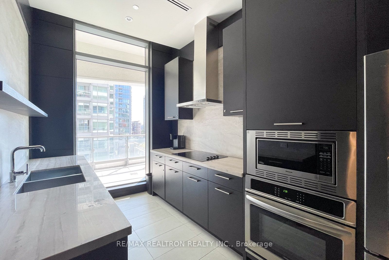 2221 Yonge St, #5008
