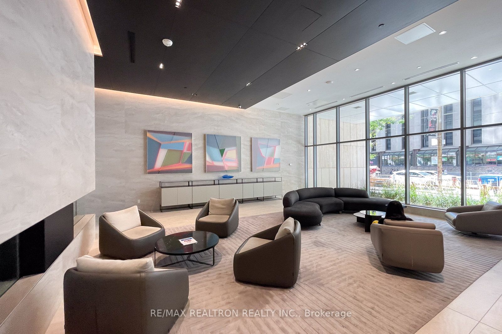 2221 Yonge St, #5008