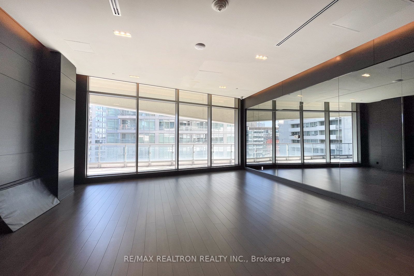 2221 Yonge St, #5008