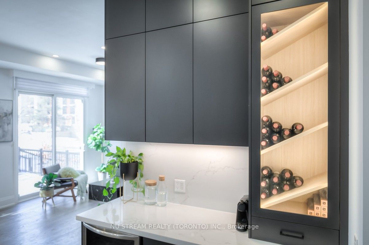 18 Greenbriar Rd, #8