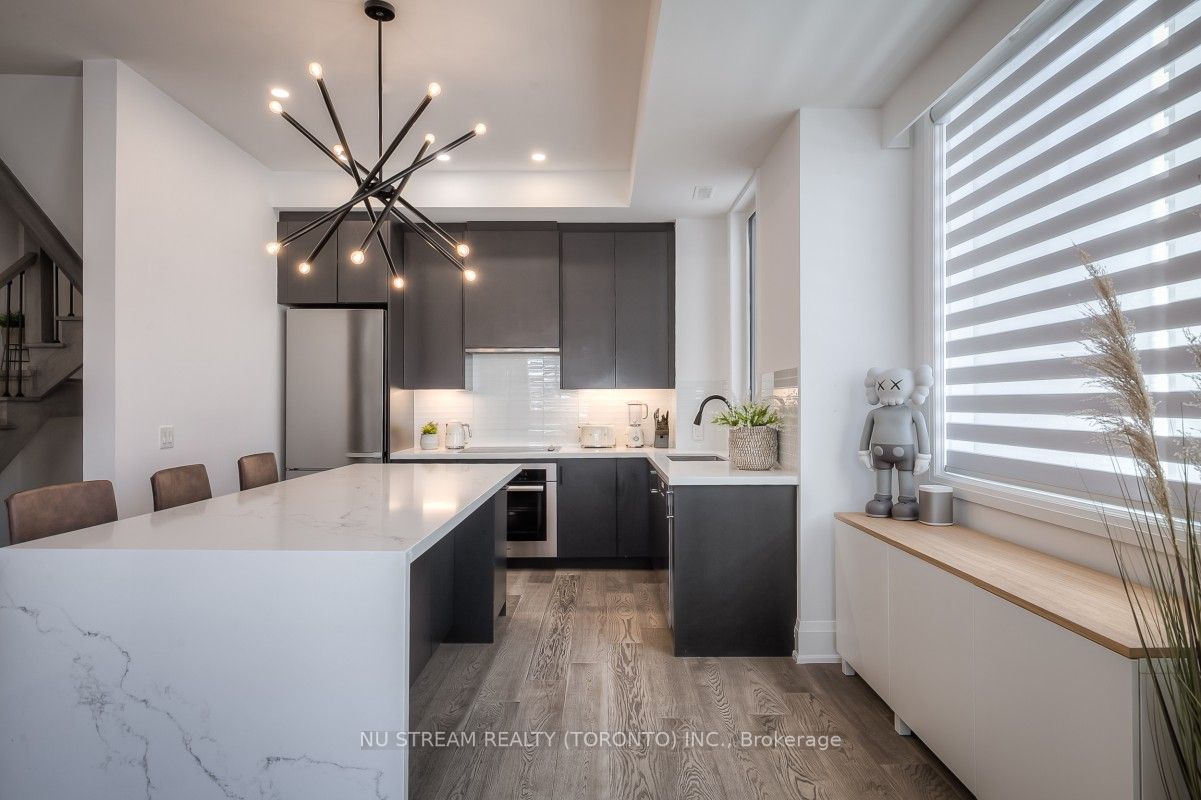 18 Greenbriar Rd, #8
