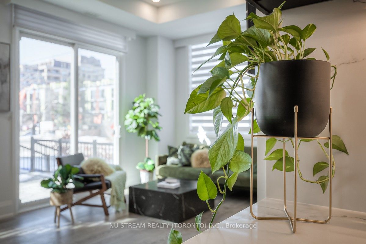 18 Greenbriar Rd, #8