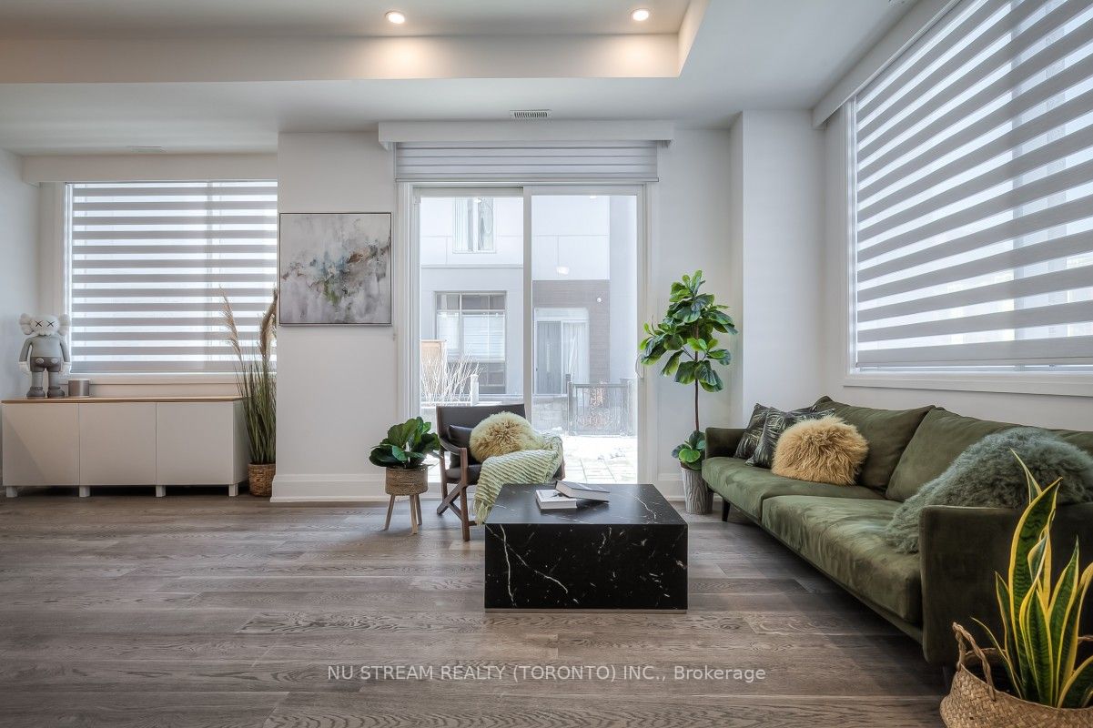 18 Greenbriar Rd, #8