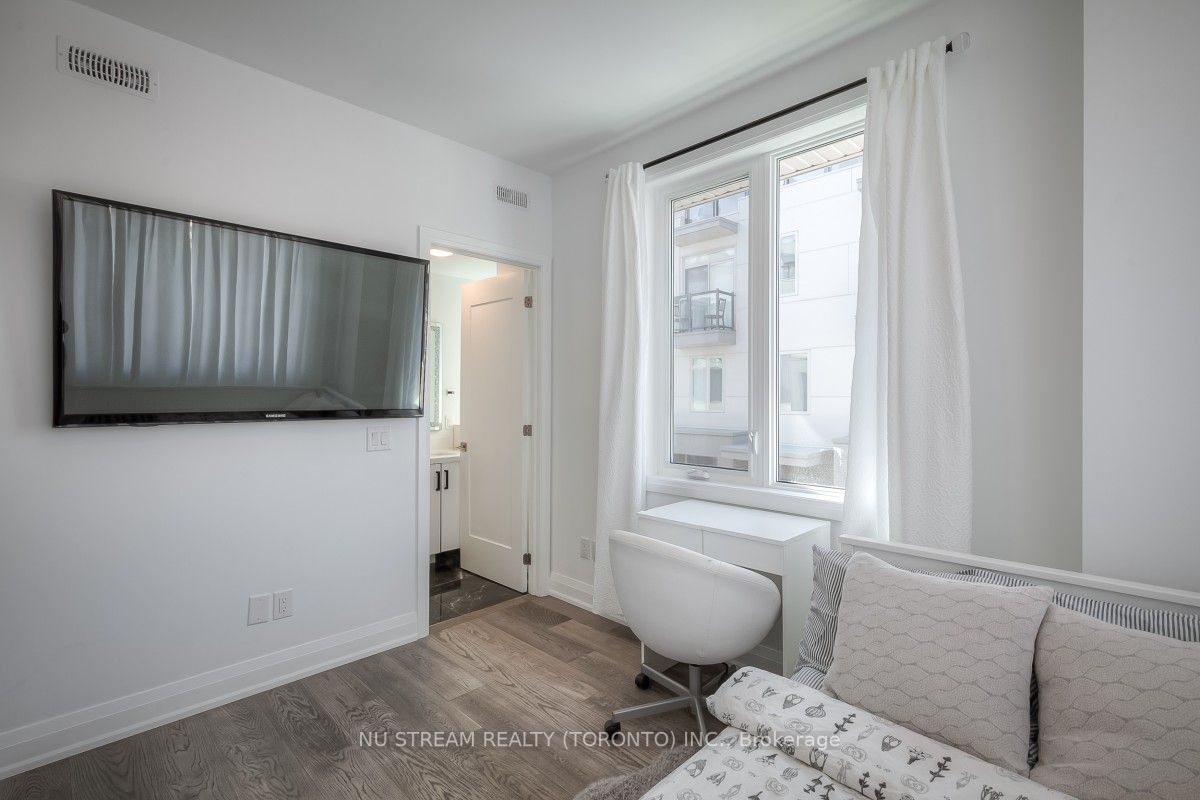 18 Greenbriar Rd, #8