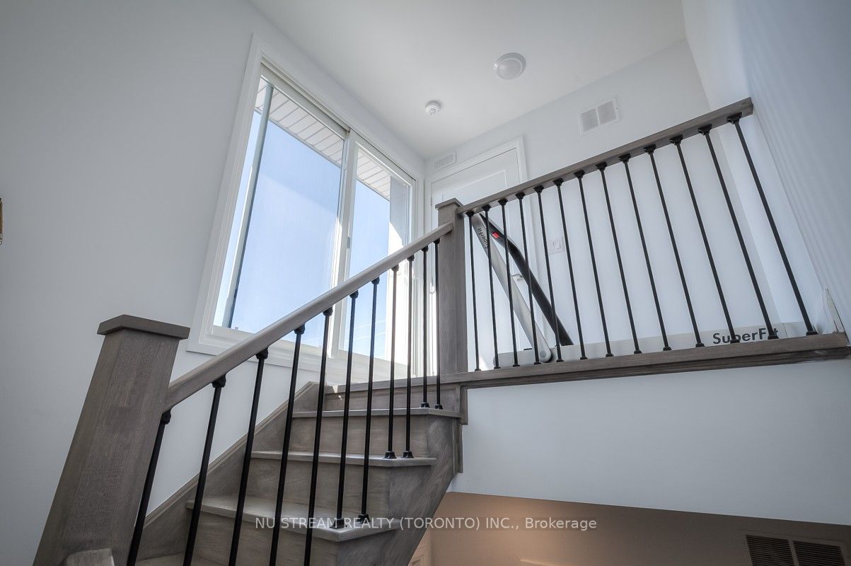 18 Greenbriar Rd, #8