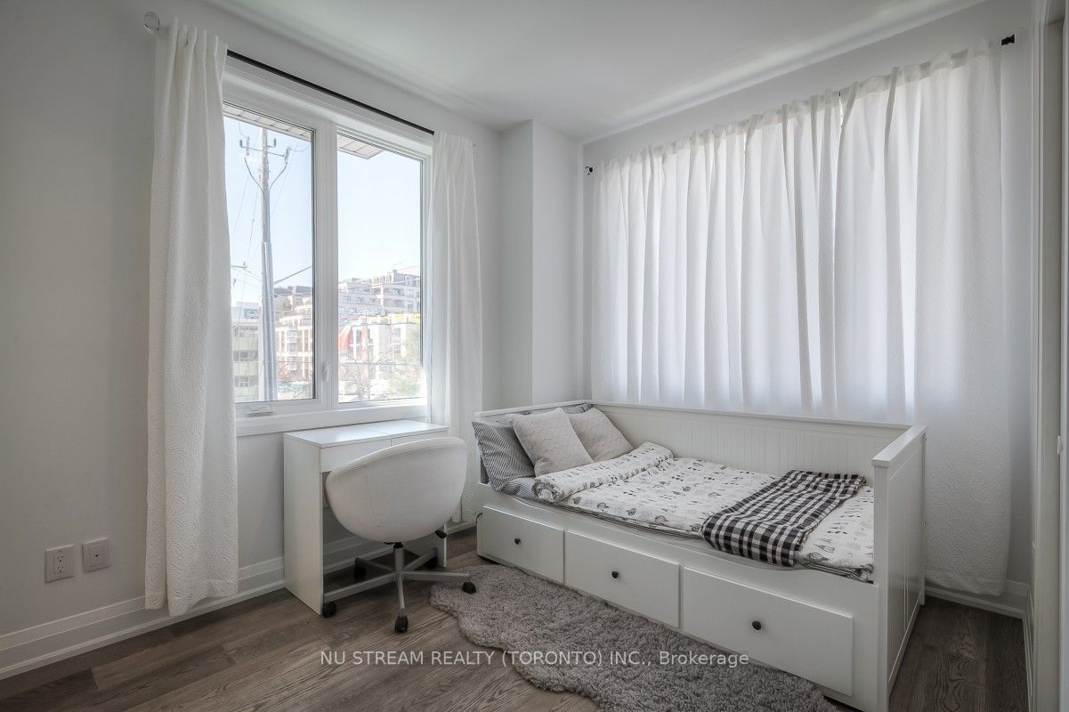 18 Greenbriar Rd, #8