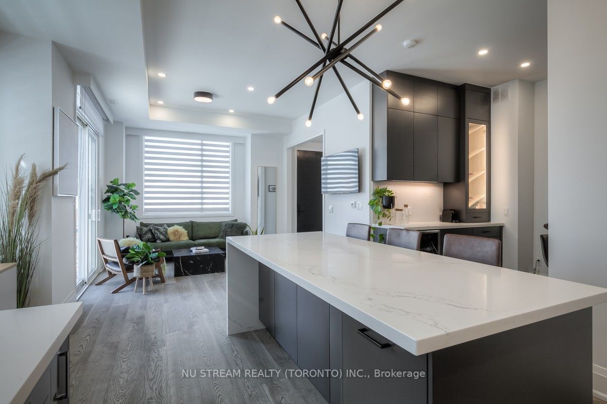 18 Greenbriar Rd, #8
