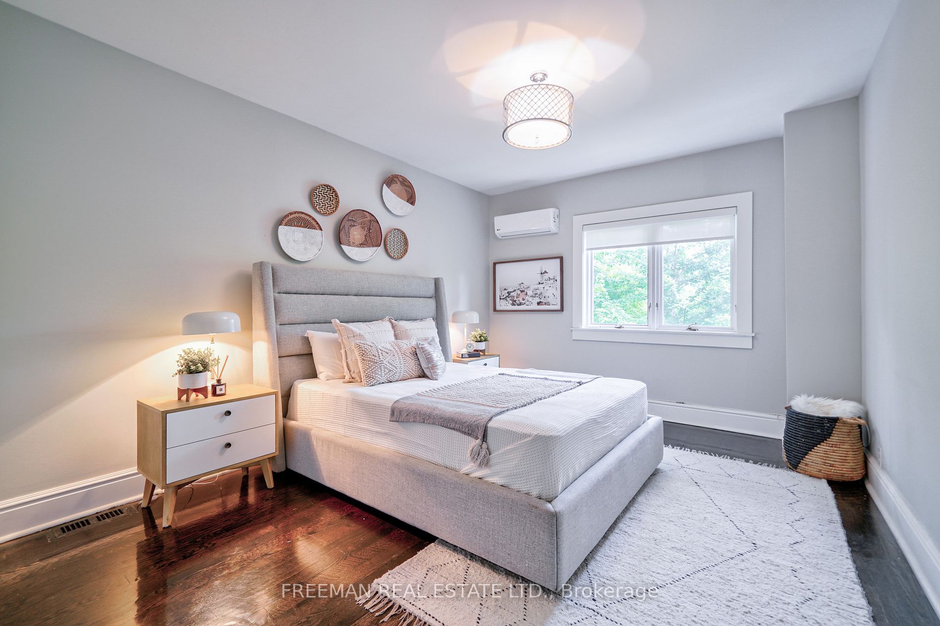 15 Laurier Ave