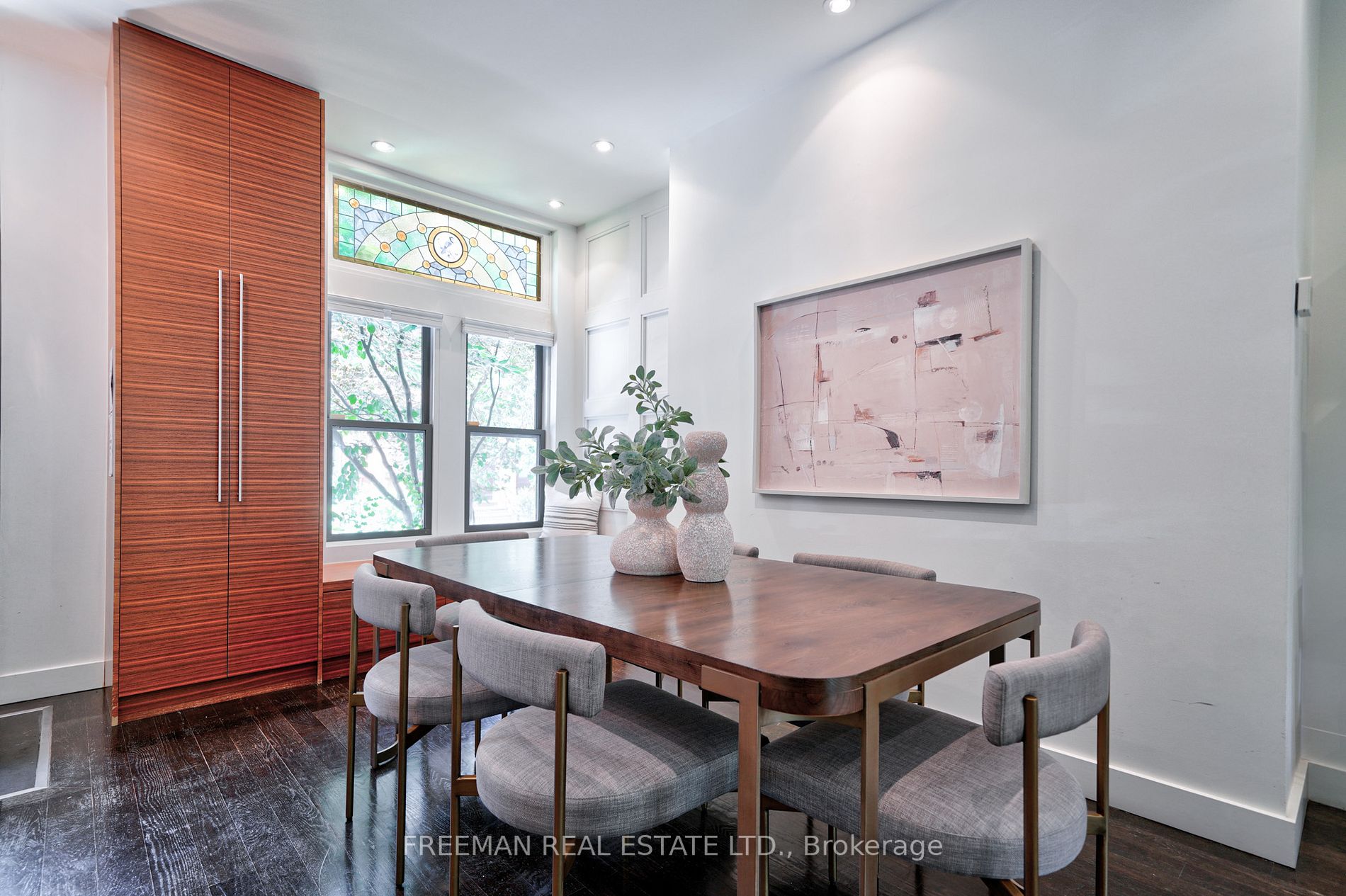15 Laurier Ave