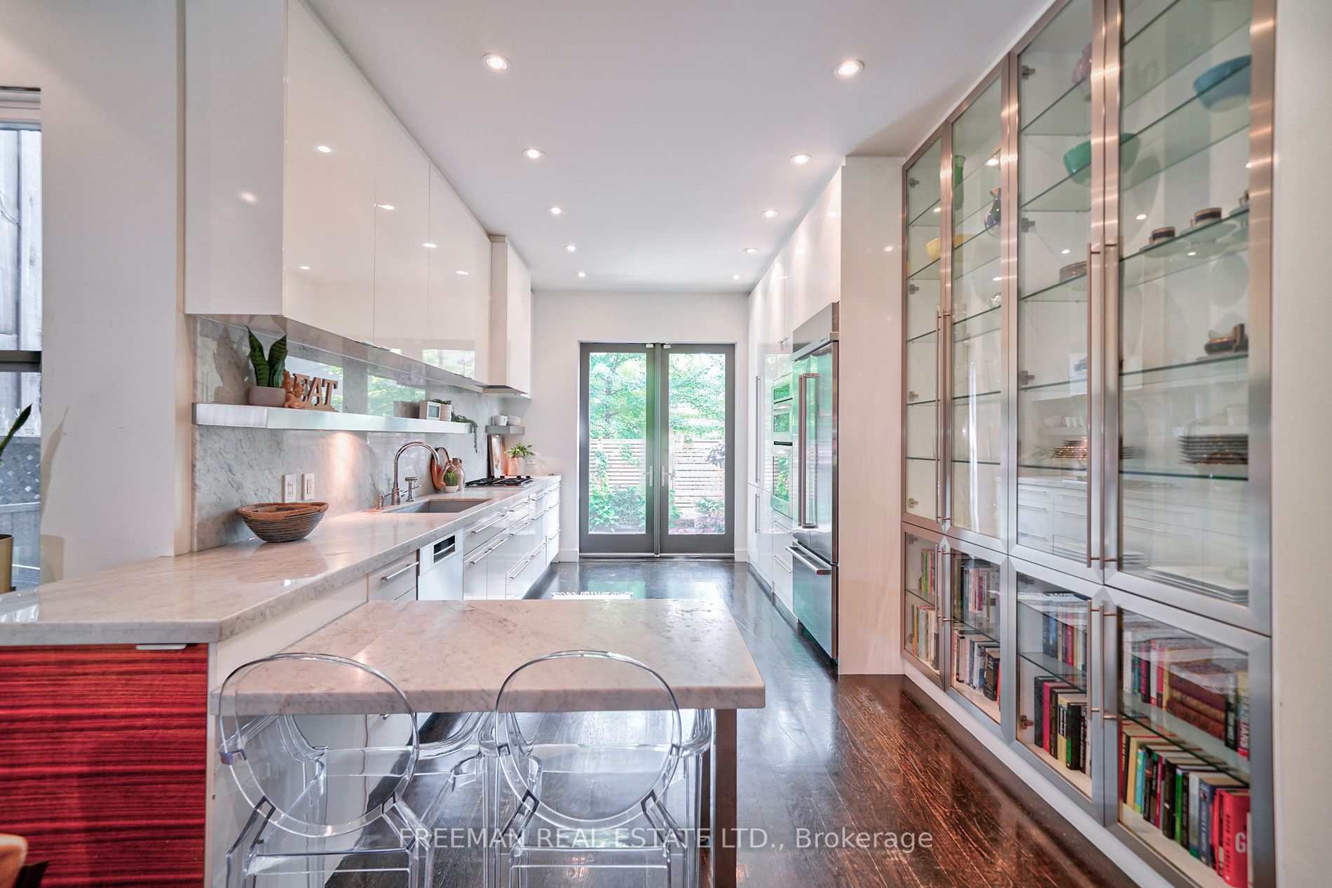 15 Laurier Ave