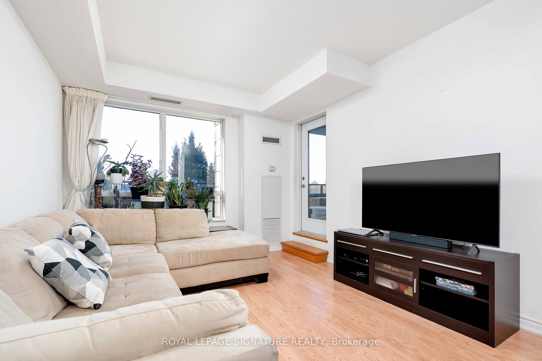 133 Wynford Dr, #205