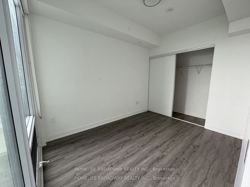 15 Queens Quay E, #210