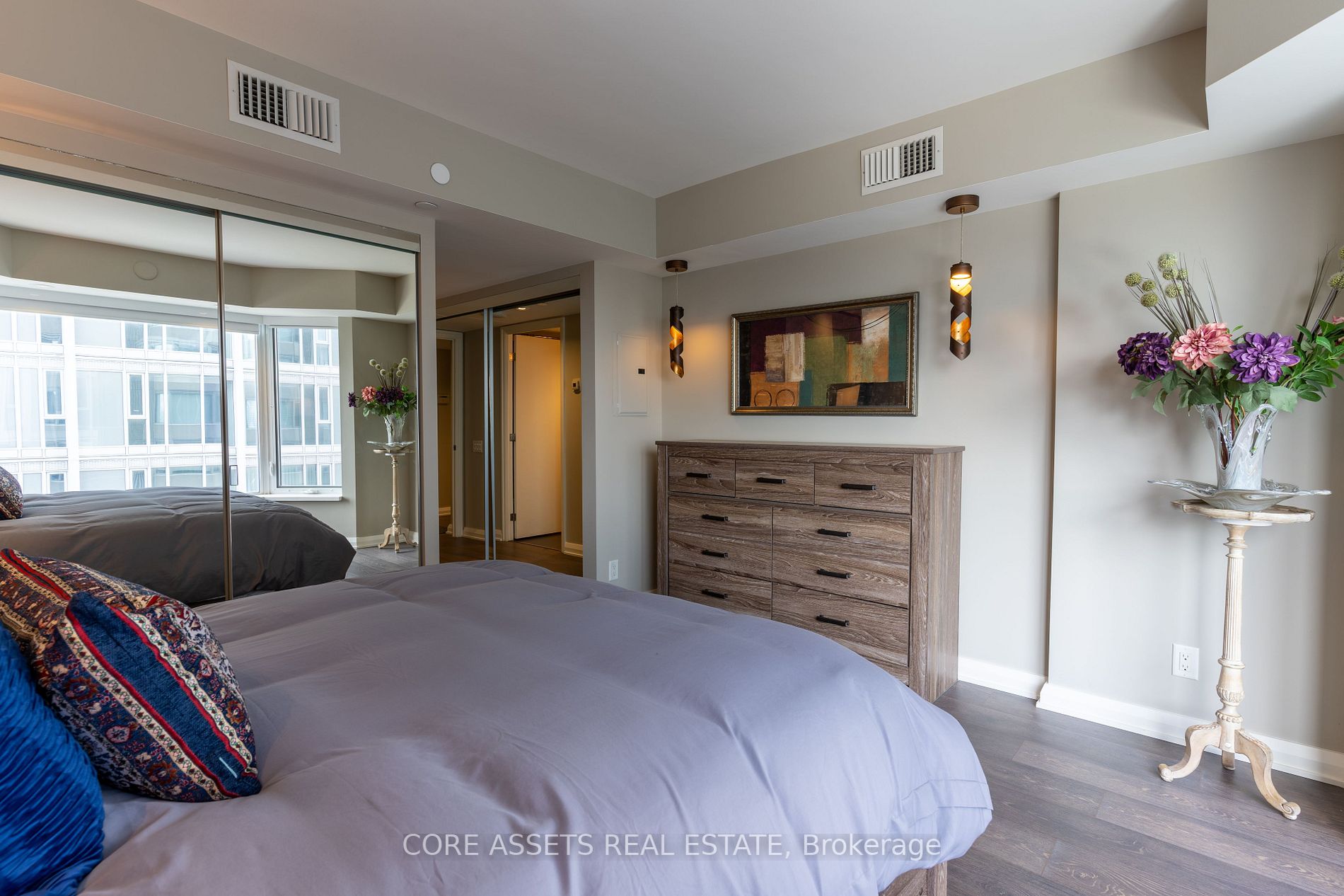 155 Yorkville Ave, #2713