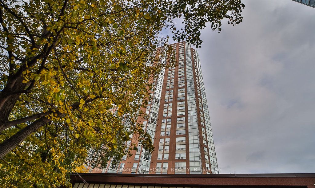 7 Concorde Pl, #2709