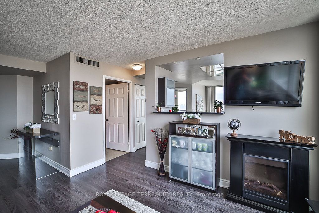 7 Concorde Pl, #2709