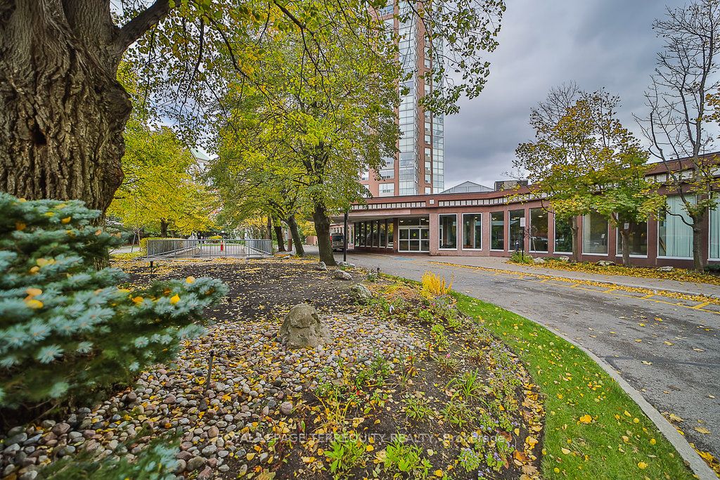 7 Concorde Pl, #2709