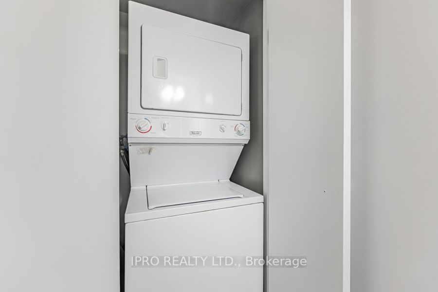 10 Yonge St, #1404