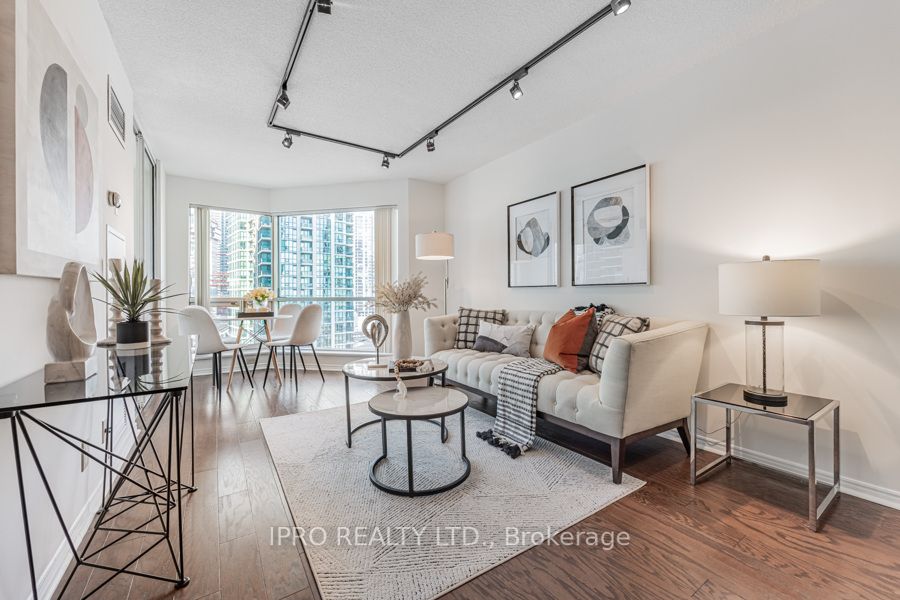 10 Yonge St, #1404