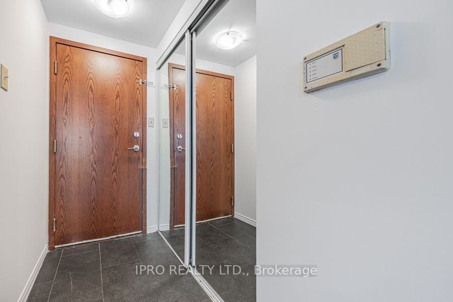 10 Yonge St, #1404