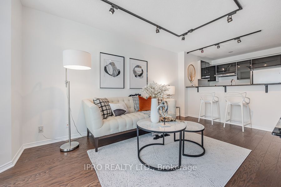 10 Yonge St, #1404