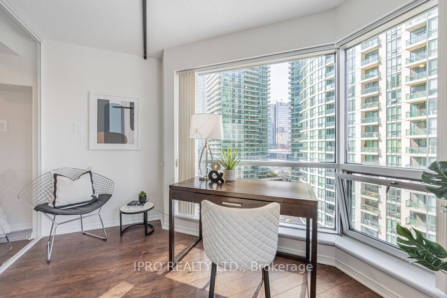 10 Yonge St, #1404