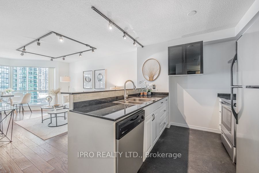 10 Yonge St, #1404