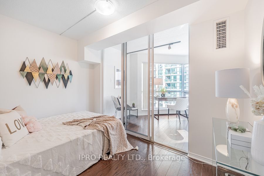 10 Yonge St, #1404
