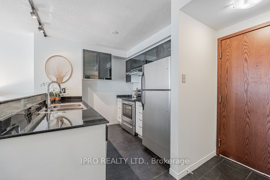 10 Yonge St, #1404