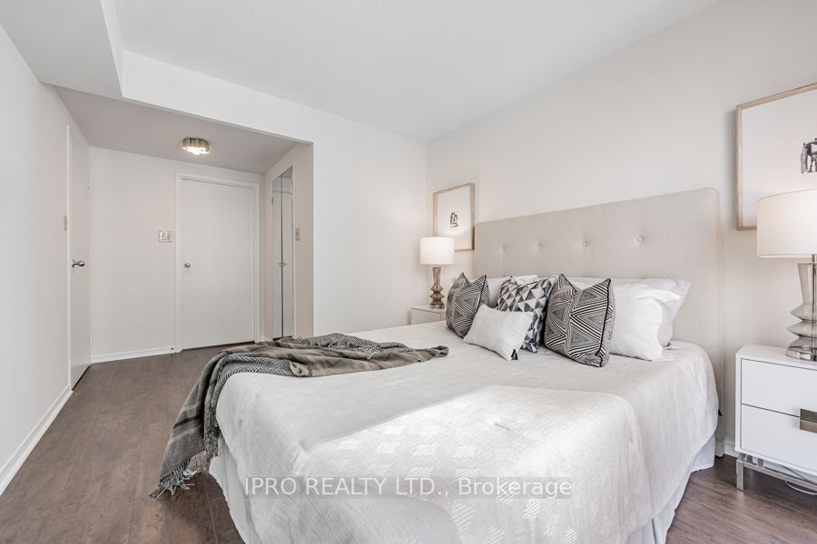 10 Yonge St, #1404