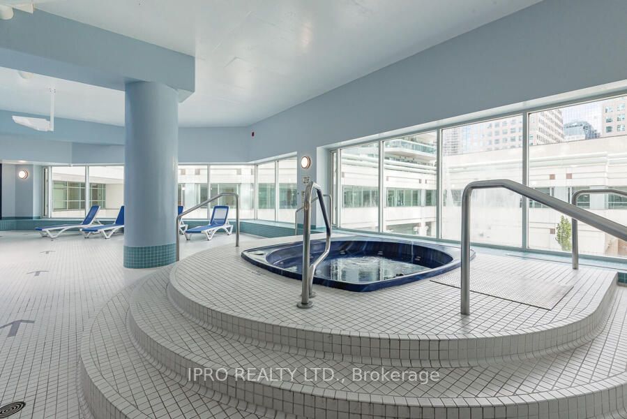 10 Yonge St, #1404