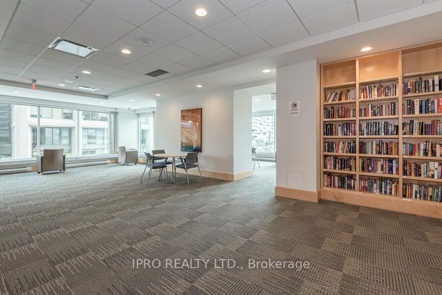 10 Yonge St, #1404