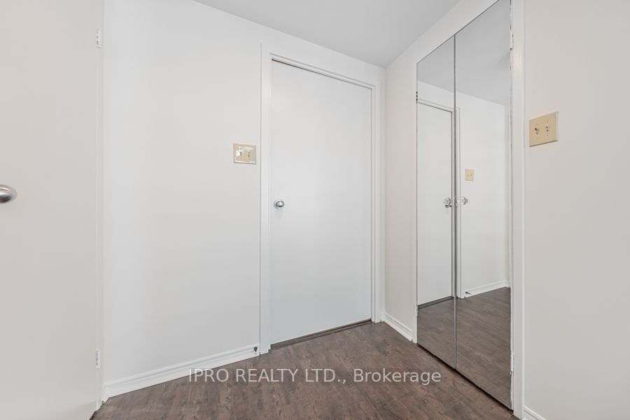 10 Yonge St, #1404
