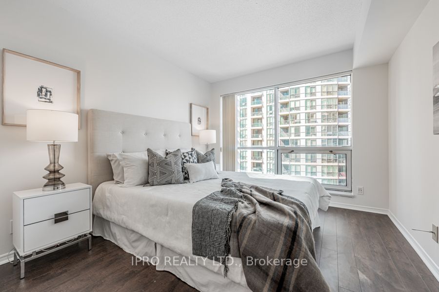 10 Yonge St, #1404