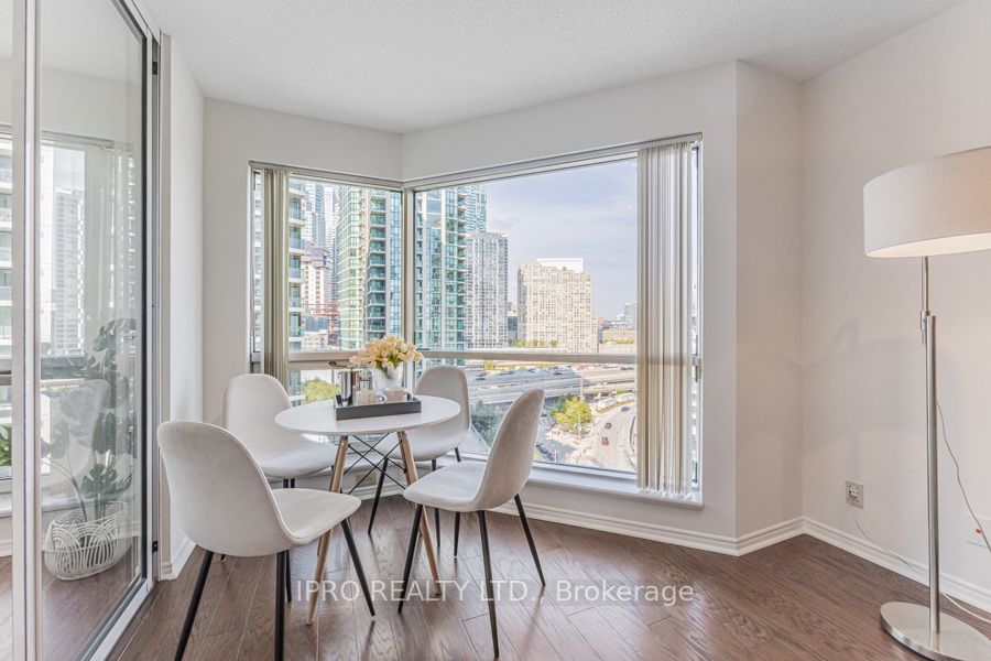 10 Yonge St, #1404