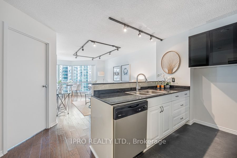 10 Yonge St, #1404