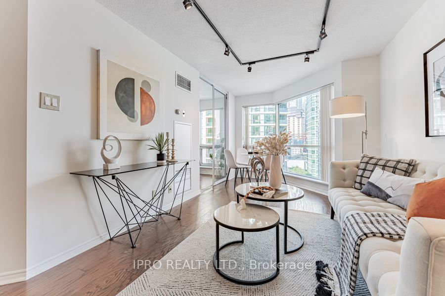 10 Yonge St, #1404