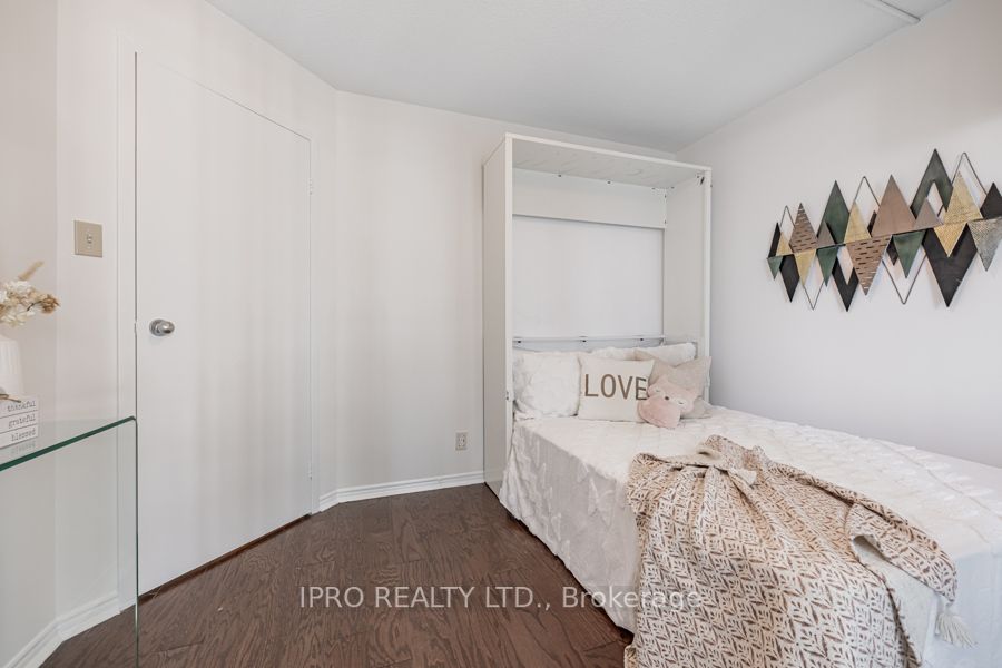 10 Yonge St, #1404