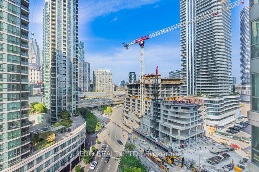 10 Yonge St, #1404
